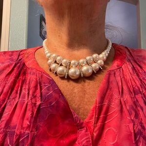 Costume pearl necklace.